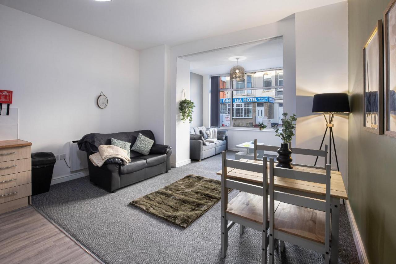 Bank Street 6 *