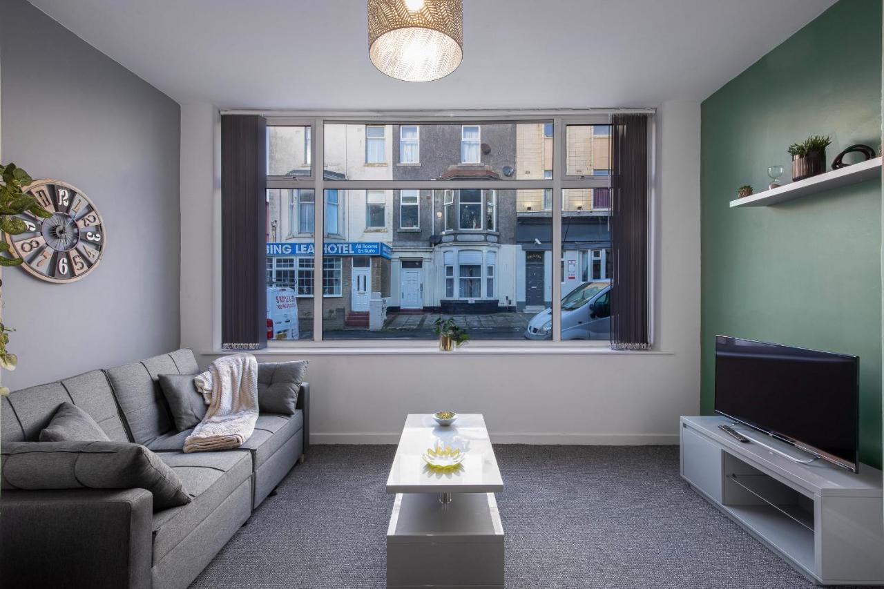 Bank Street 6 *