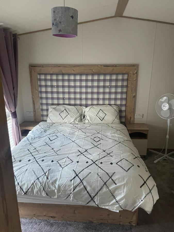 Luxury 6 Berth Caravan, Marton Mere Apartment