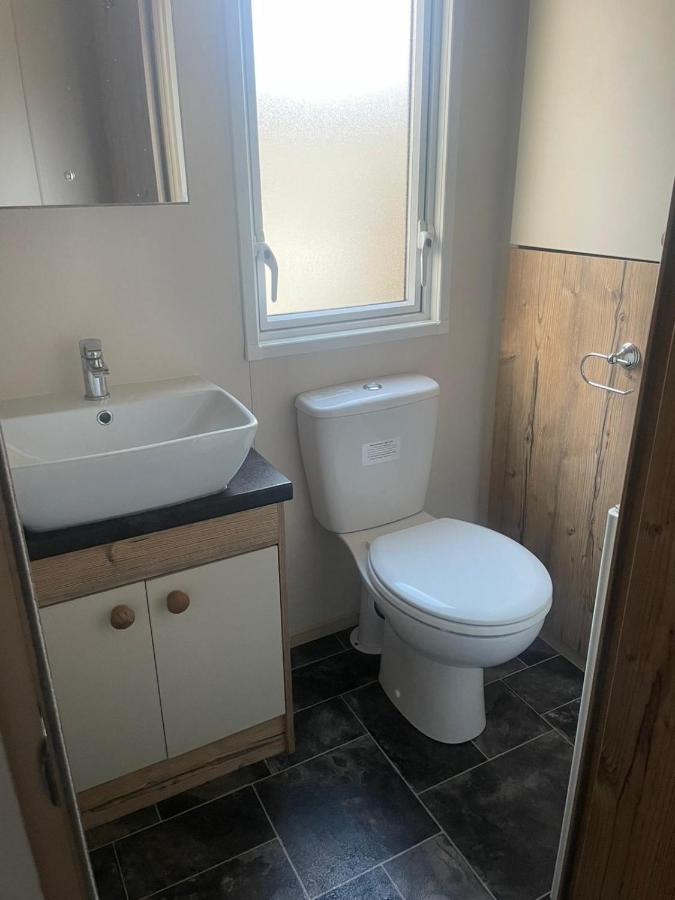 Luxury 6 Berth Caravan, Marton Mere Apartment *