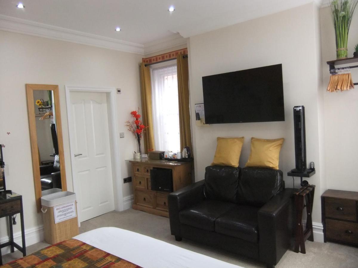 Fourrooms Bed & Breakfast Blackpool