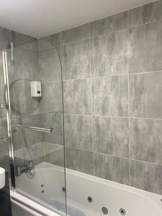- Palatine Road Apartment