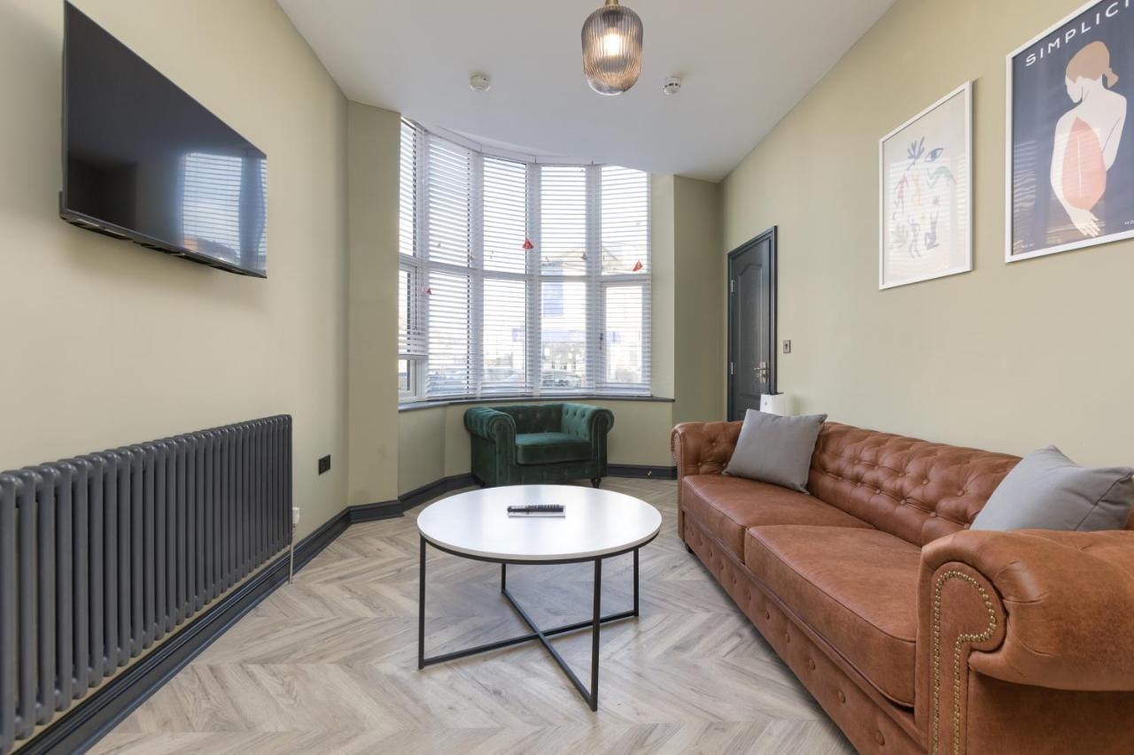 Ettie And Gigi's Apartment Blackpool