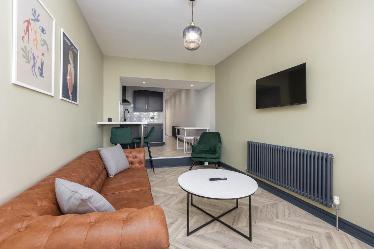 Ettie And Gigi's Apartment *
