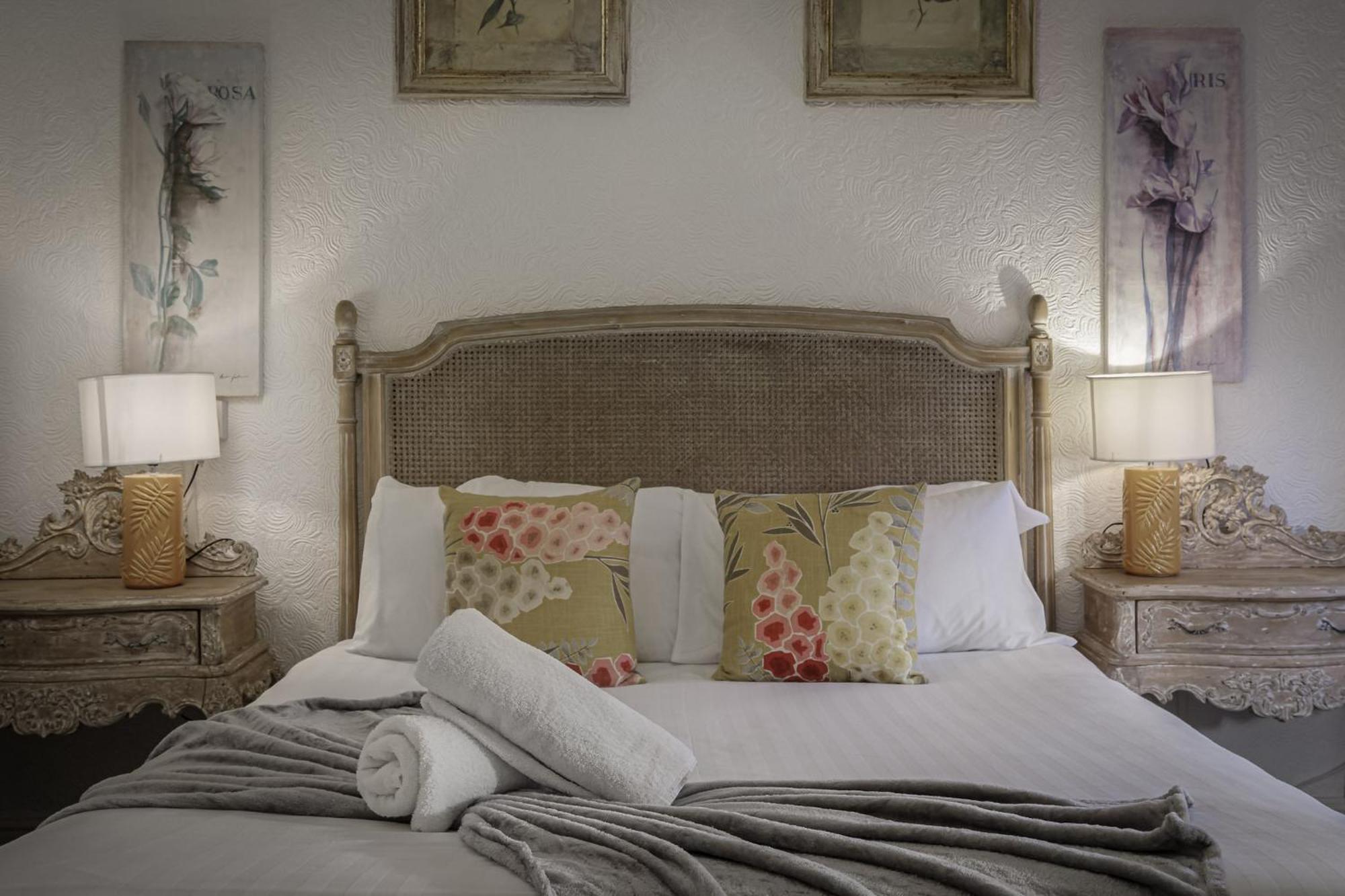 Hornby Apartment *