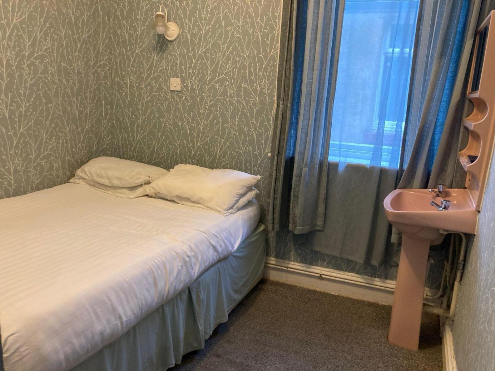 Iona Bed & Breakfast Blackpool