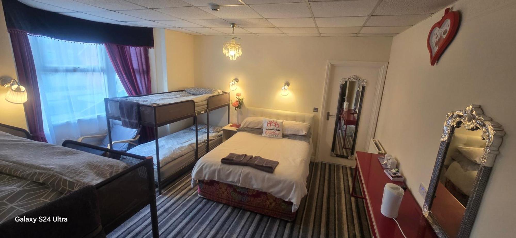 Hotel Bukhari 4*