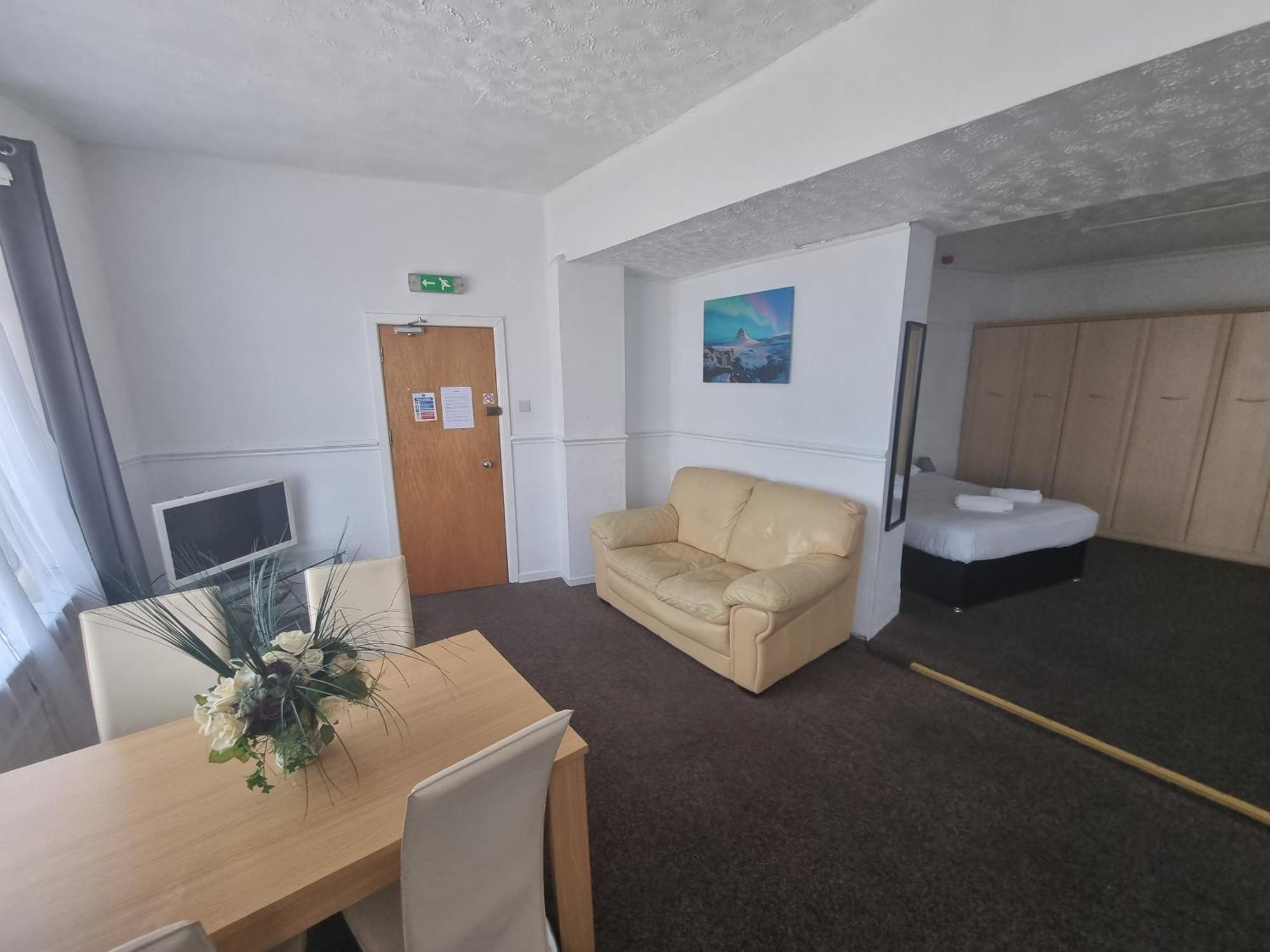 Henson Pleasure 3* Blackpool