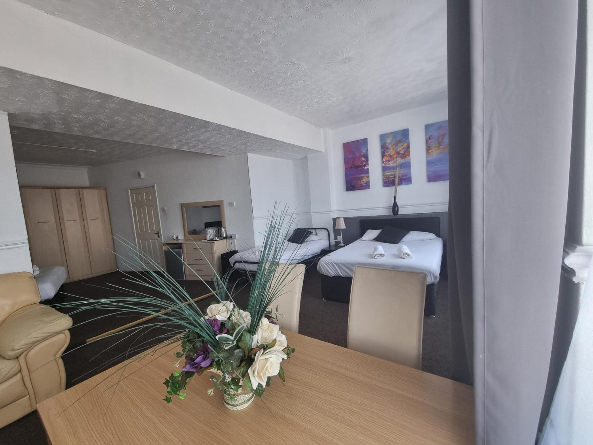 Henson Pleasure 3*
