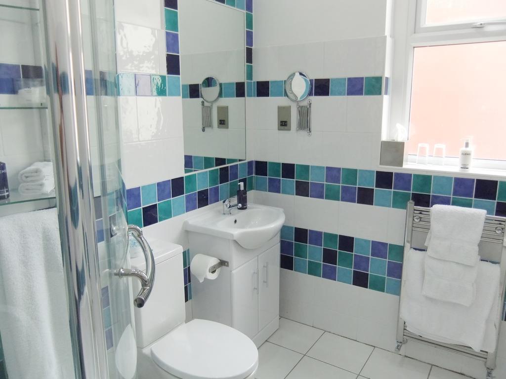 Fourrooms Bed & Breakfast Blackpool