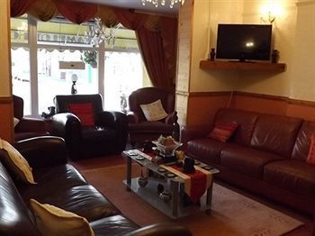 Hotel Camelot - Couples Only