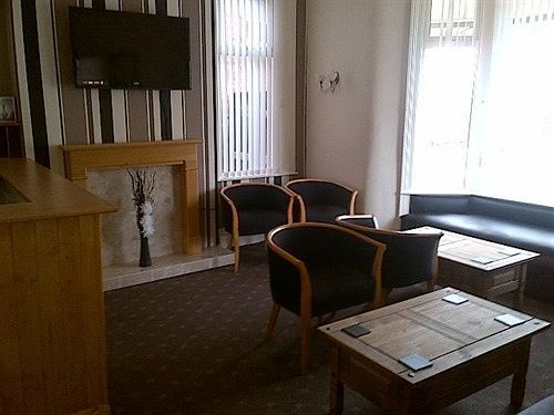 Ascot Apartment *