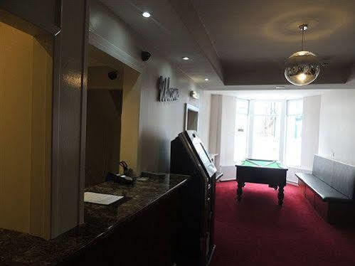 White House 2* Blackpool