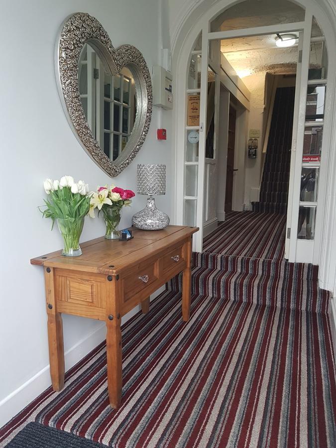 Barton 4* Blackpool